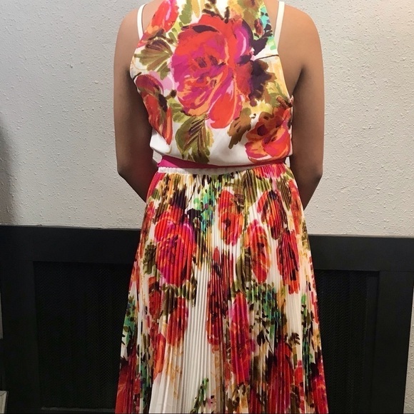 Eliza J Floral V-Neck Pleated Dress size 6 - Picture 3 of 6